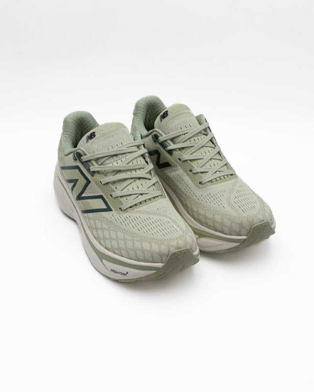New Balance-Inspired Sneakers – Sporty Comfort, Everyday Style