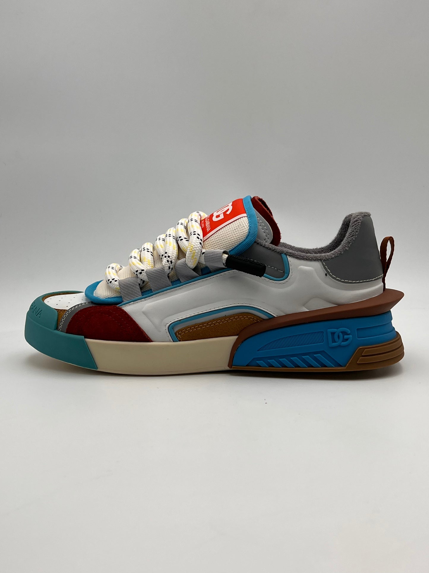 حذاء سنيكرز دولتشي آند غابانا الفاخر