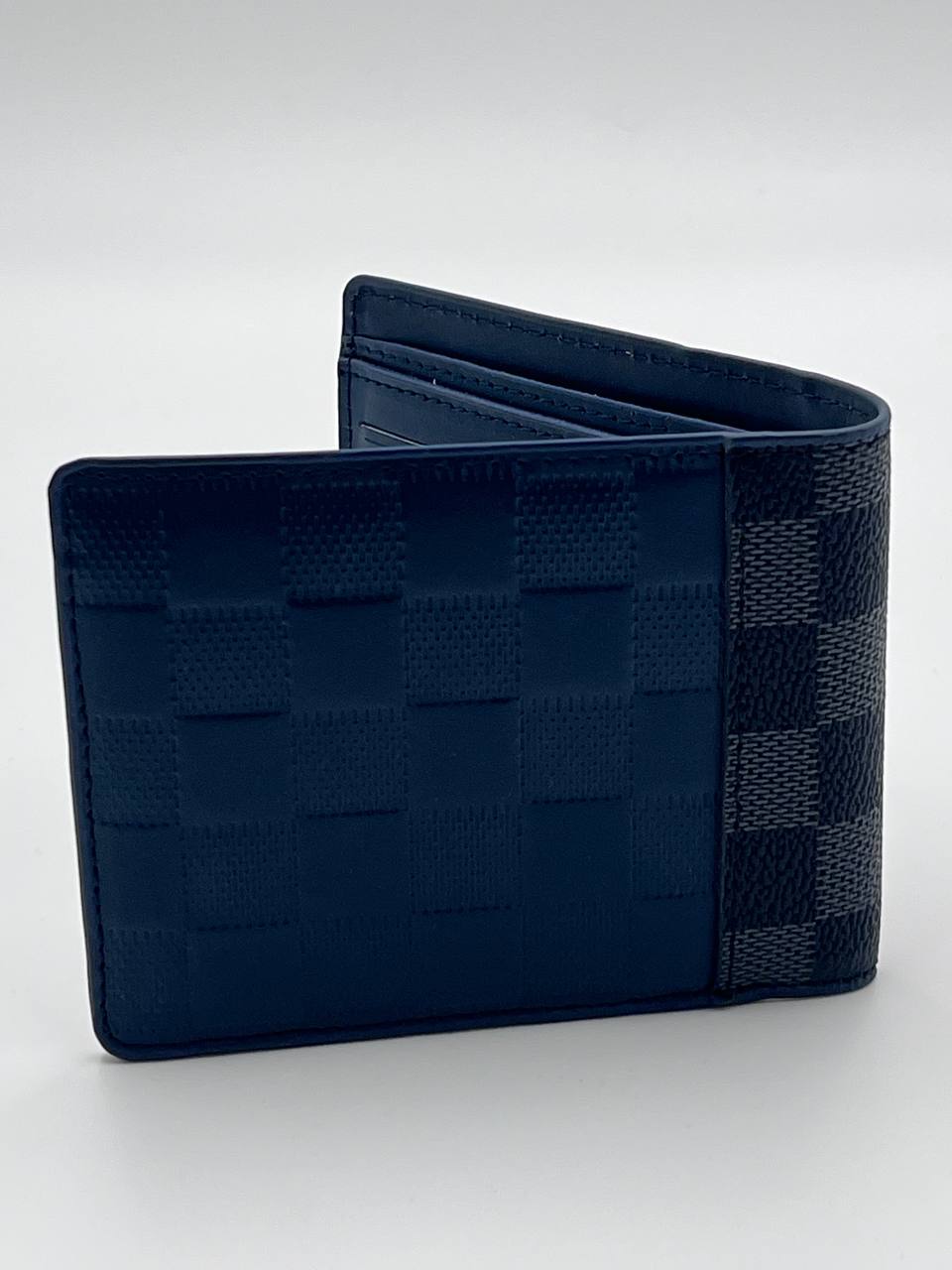 محفظة LV كبيرة جدًا