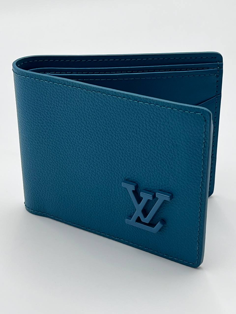 محفظة LV كبيرة جدًا