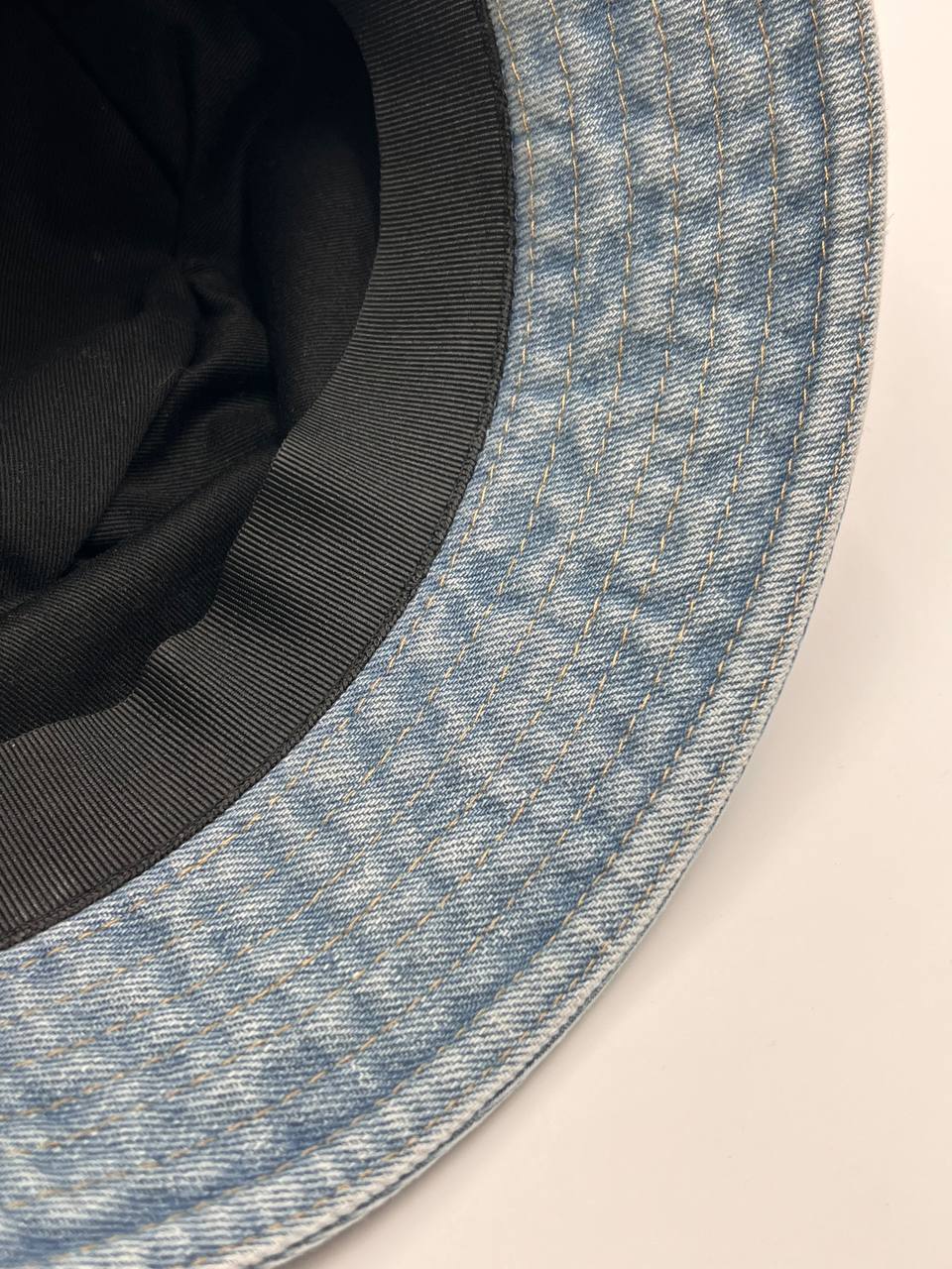 قبعة الصبي الشرير الثلجي