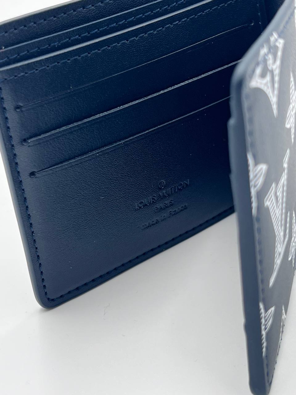 محفظة LV كبيرة جدًا