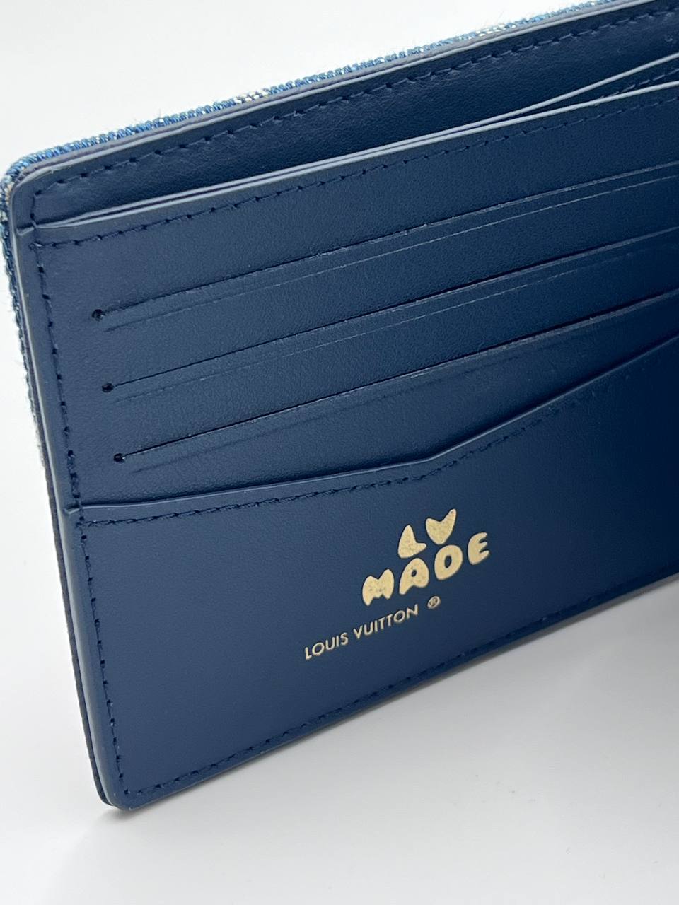 محفظة LV كبيرة جدًا