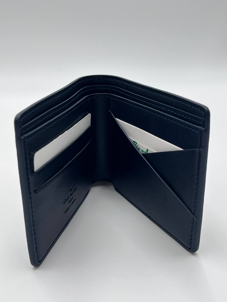 محفظة LV كبيرة جدًا