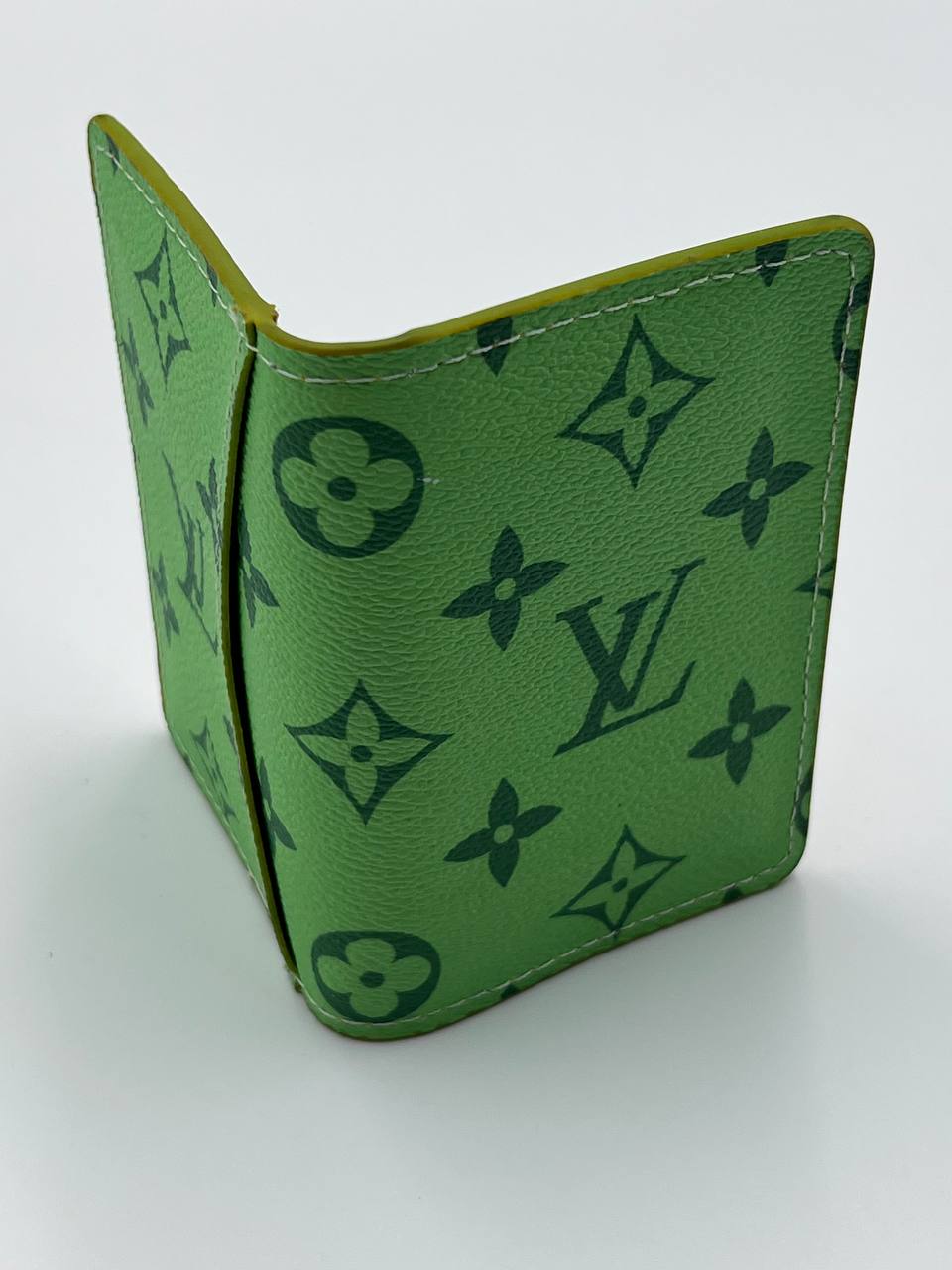 محفظة LV متوسطة الحجم