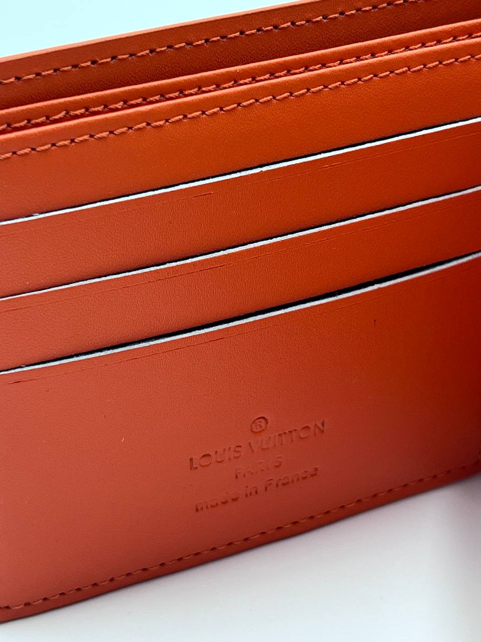 محفظة LV كبيرة جدًا