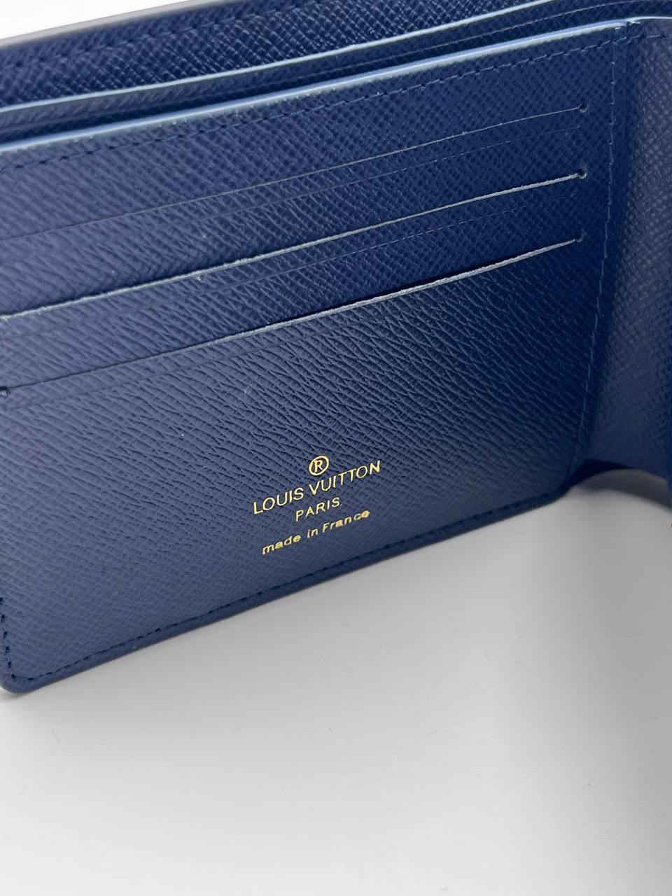 محفظة LV كبيرة جدًا