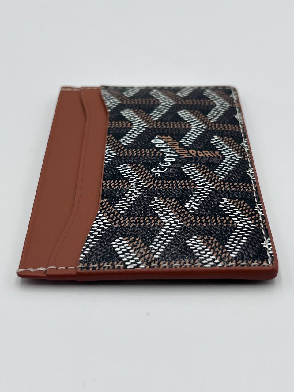 حامل بطاقة جويارد سوبر