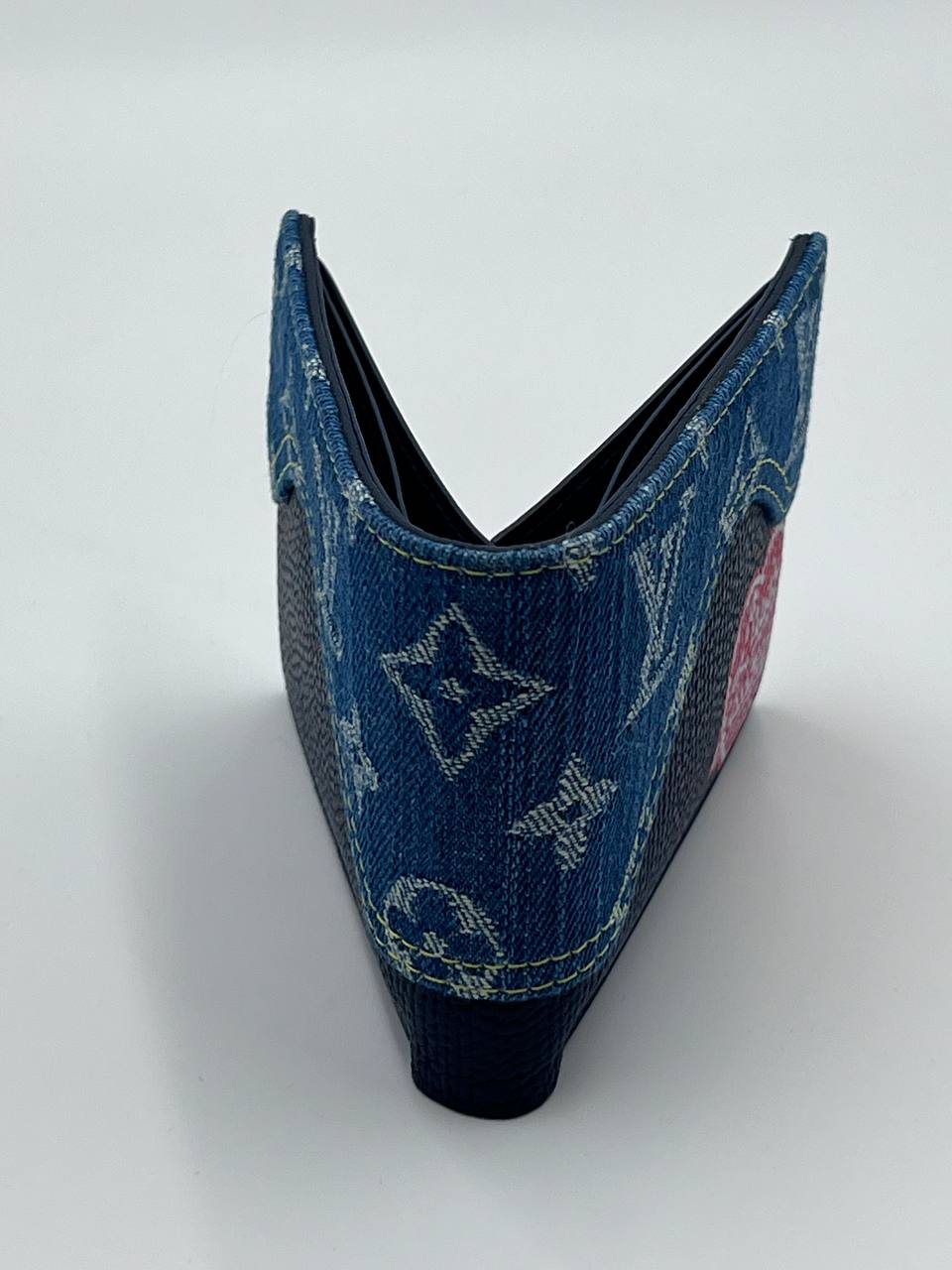 محفظة LV كبيرة جدًا