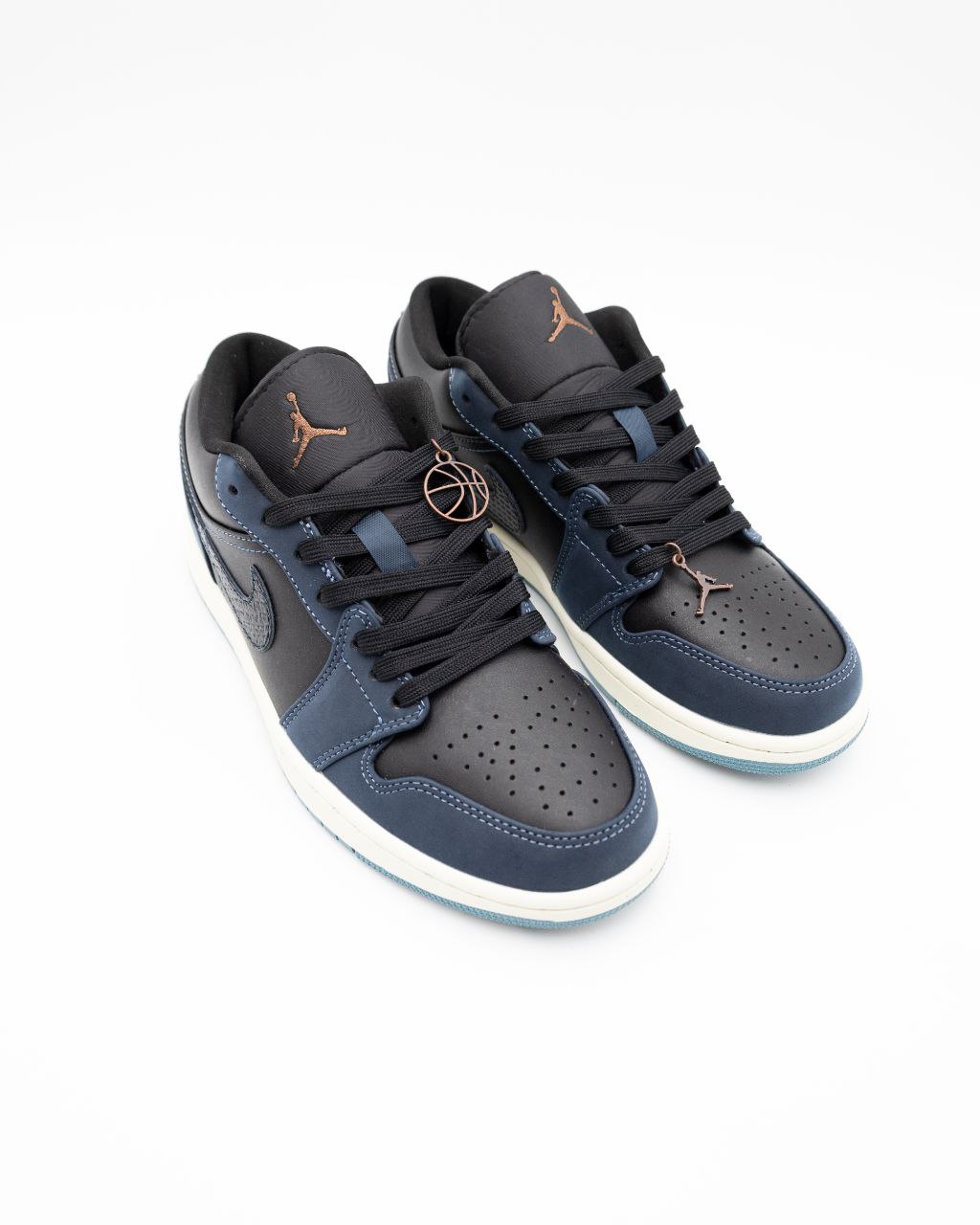 Nike Style Shoes – Lightweight, Sporty, Comfortable