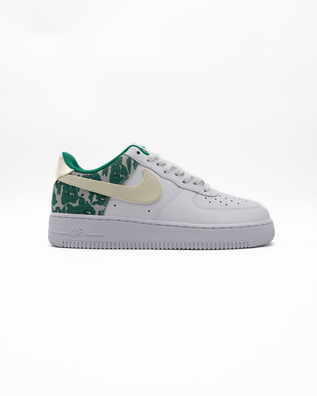 Nike Style Shoes – Lightweight, Sporty, Comfortable
