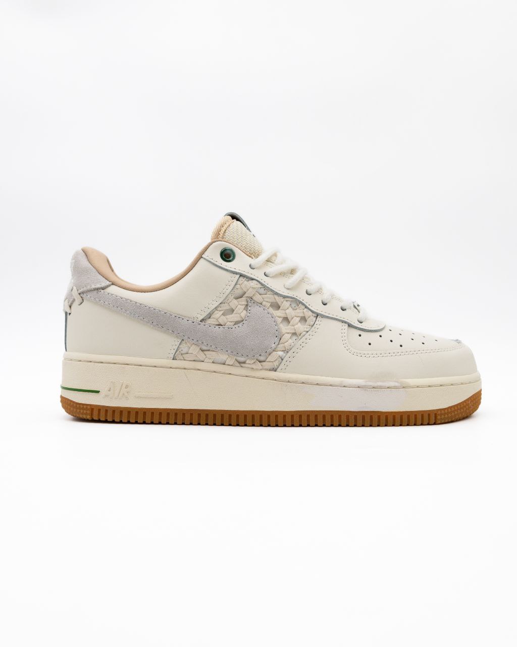 Nike Style Shoes – Lightweight, Sporty, Comfortable