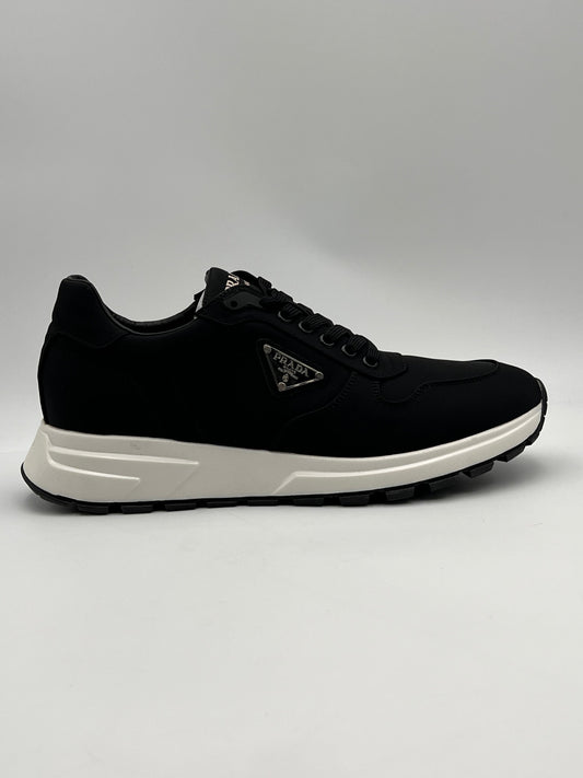 حذاء رياضي برادا الفاخر المصنوع من الجلد