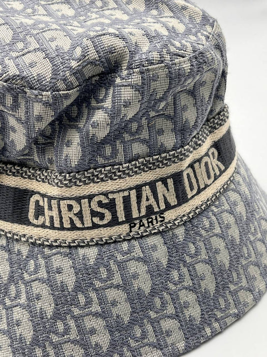 قبعة الصبي الشرير باللون الفضي الفاتح