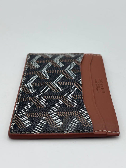 حامل بطاقة جويارد سوبر