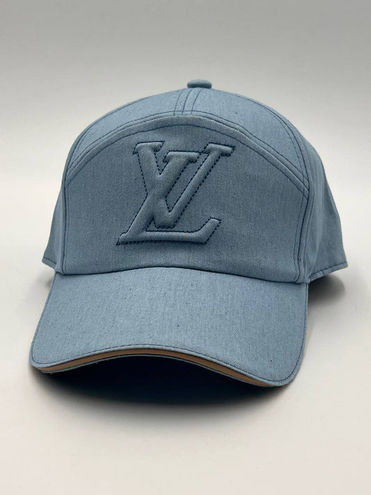 قبعة LV باللون الأزرق الفاتح