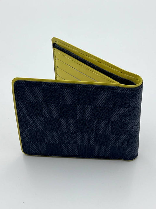 محفظة LV كبيرة جدًا