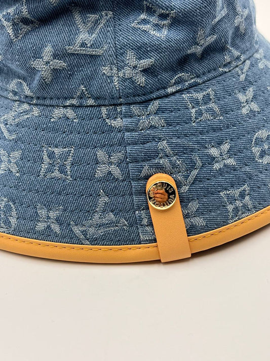 قبعة الصبي الشرير الزرقاء